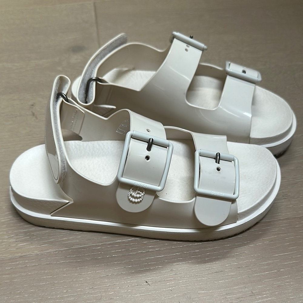 Gucci Cream Sandals with Buckle Detail